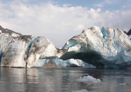 "الحر" يضرب ألاسكا ويذيب جليدها