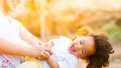 شرط واحد وغريب يحقق السعادة بإنجاب الأطفال