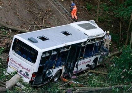 مصرع 13 سائحا صينيا في "لاوس" بحادث سير
