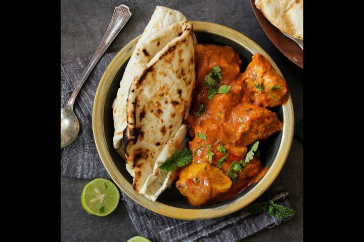 كاري دجاج هندي مع خبز النان