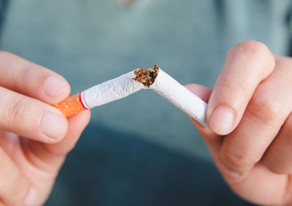 باحثون: المُقلعون عن التدخين يواجهون خطرًا أكبر