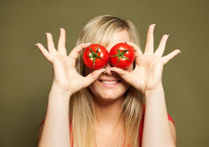 للمرة الأولى.. حرب الطماطم "تشتعل" في شوارع سان بطرسبرغ