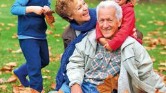 دراسة: الأجداد الذين يخدمون أحفادهم هم الأطول عمرا