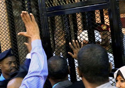 مصدر سوداني: البشير يتعرض لمحاكمة إعلامية لا قانونية