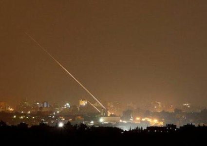 الاحتلال يزعم سقوط صاروخ بمستوطنات غلاف غزة