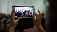 روسيا تحظر استخدام الهواتف في المدارس