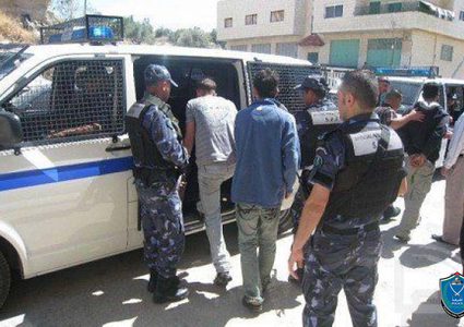 الشرطة تقبض على شخصين من تجار المخدرات شرق نابلس