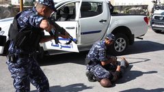 الشرطة تقبض على 3 أشخاص مشتبه بهم بدهس شرطيين في رام الله