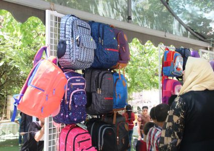 اعمار الخليل تقيم بازارا للقرطاسية في البلدة القديمة