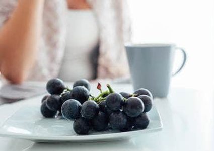 العنب يحمي من التسوس