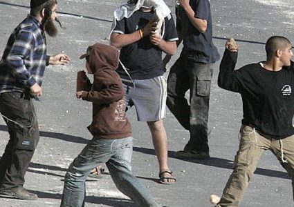 مستوطنون يهاجمون مركبات المواطنين  جنوب نابلس