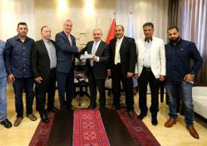 اشتية يستقبل فعاليات مخيمي العين وبلاطة وبلدية كفر عقب