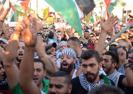 هل سحبت حكومة الحريري الملف من الوزير تمهيدا لتفكيك" اللغم"؟