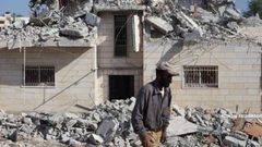 الاحتلال يجبر مواطناً على هدم منزله بالقدس المحتلة