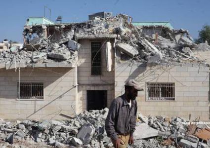 الاحتلال يجبر مواطناً على هدم منزله بالقدس المحتلة