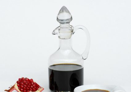 لماذا يجب شرب كوب من عصير الرمان يومياً