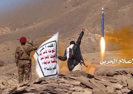 الحوثيون يشنون هجوما واسعا على قاعدة جوية جنوب السعودية