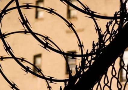 الاحتلال يصعد من إجراءاته القمعية بحق الأسرى المضربين