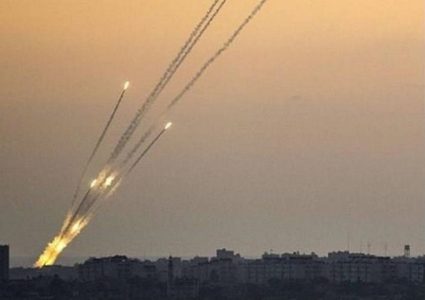 الاحتلال يزعم: إطلاق صاروخين من غزة وصافرات الانذار تدوي