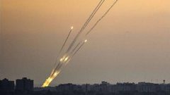 الاحتلال يزعم: إطلاق صاروخين من غزة وصافرات الانذار تدوي