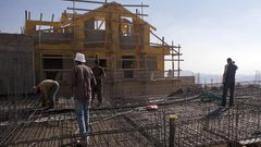 استقرار أسعار تكاليف البناء وارتفاع تكاليف الطرق الشهر الماضي