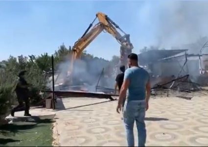 الاحتلال يهدم مطعمًا ومنزلًا في بيت جالا