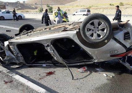 القبض على سائق تسبب بحادث سير وانقلاب مركبة