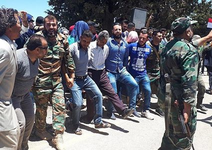 احتفالات بعد سيطرة الجيش السوري على "خان شيخون"