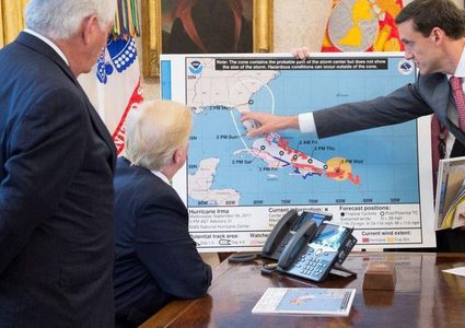 ترامب يقترح القضاء على الأعاصير بالقنابل النووية!