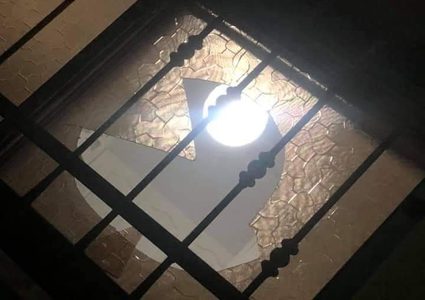 مستوطنون يعتدون على المنازل والمركبات في سلفيت