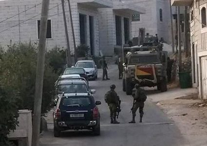 الاحتلال يأخذ قياسات منازل في بيت كاحل