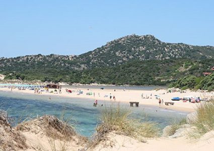 سردينيا : عقوبات للسياح في حال سرقة رمال الشاطئ