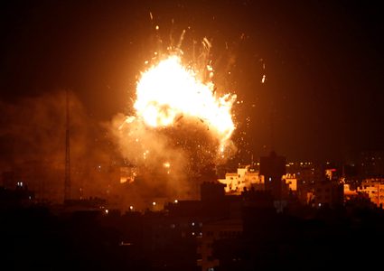 الاحتلال يستهدف موقعا للمقاومة بزعم إطلاق صاروخ من غزة