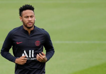 "طائرة الأمل" تحلق من برشلونة إلى باريس لأجل نيمار