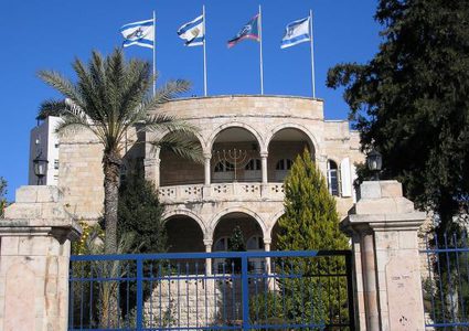 إسرائيل تتعامل مع تهديدات "حزب الله"بجدية وتكثف من حماية سفاراتها