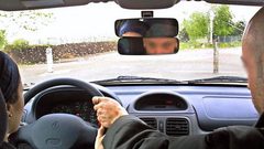 وزارة النقل: كاميرات مراقبة داخل مركبات فحص السياقة