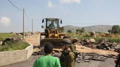 الاحتلال يعتدي على الأراضي الزراعية في قرية الطيرة غرب رام الله