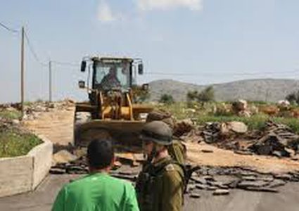 الاحتلال يعتدي على الأراضي الزراعية في قرية الطيرة غرب رام الله