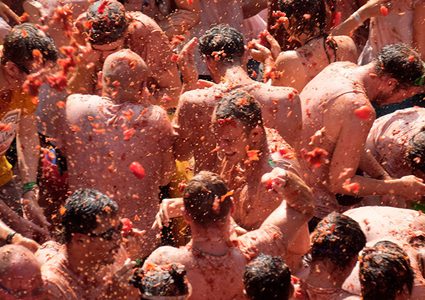 هكذا تبدو الحالة في "مهرجان الطماطم" بإسبانيا