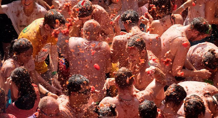 هكذا تبدو الحالة في "مهرجان الطماطم" بإسبانيا