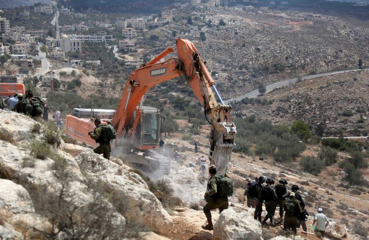 تجريف أراض زراعية في قرية الطيرة غرب رام الله