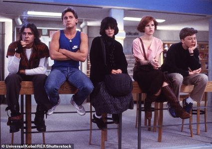 المراهقون المدخنين في الطفولة أكثر تفهماً