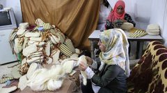 غزل "الليف" فن ورزق لنساء مدينة الخليل الكادحات