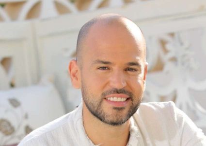 الفنان آبو يكشف عن اسم مولودته الجديدة