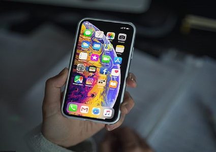 "آبل" تحث مستخدميها على تحديث هواتفهم