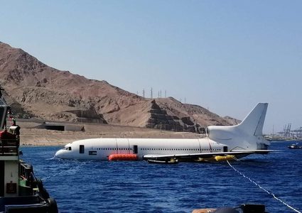 إغراق طائرة خارجة عن الخدمة في مياه خليج العقبة