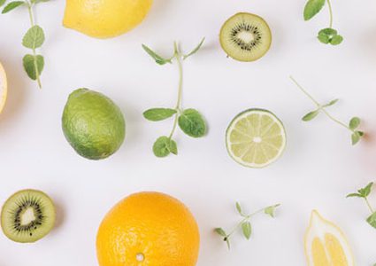 أوراق أشجار الفواكه المختلفة غنية بالفيتامينات