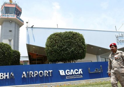 الحوثيون يستهدفون مطار أبها الدولي بصاروخ مجنح