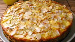 كيك اللوز والتفاح الشهي