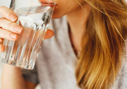 متى يجب التوقف عن شرب الماء